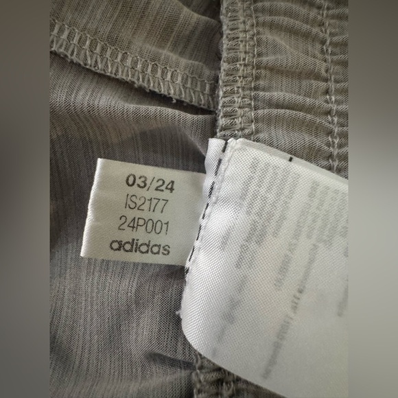 Adidas Gray Athletic Shorts with Elastic Waistband & tie inside pocket size L - Picture 8 of 8
